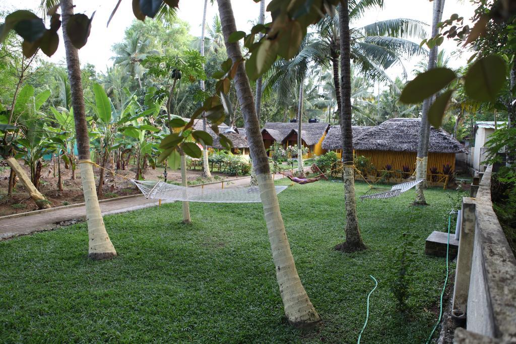 Savithri Inn Bamboo Cottages & Resorts Varkala Bagian luar foto