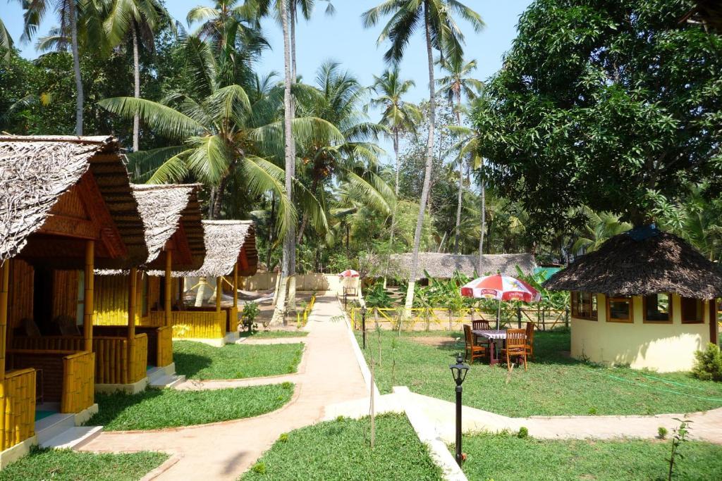 Savithri Inn Bamboo Cottages & Resorts Varkala Bagian luar foto