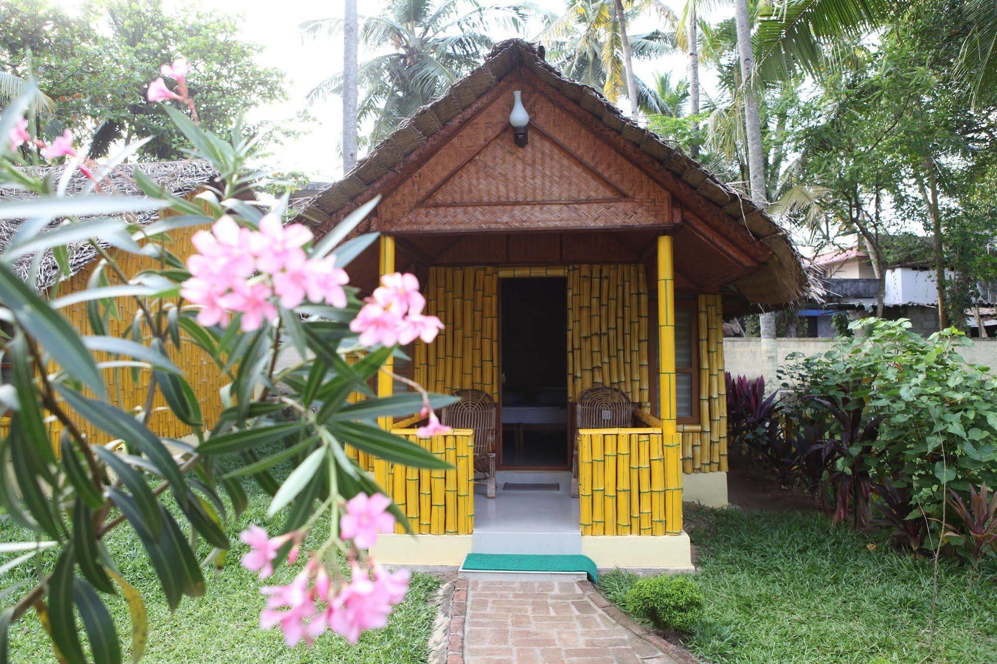 Savithri Inn Bamboo Cottages & Resorts Varkala Bagian luar foto