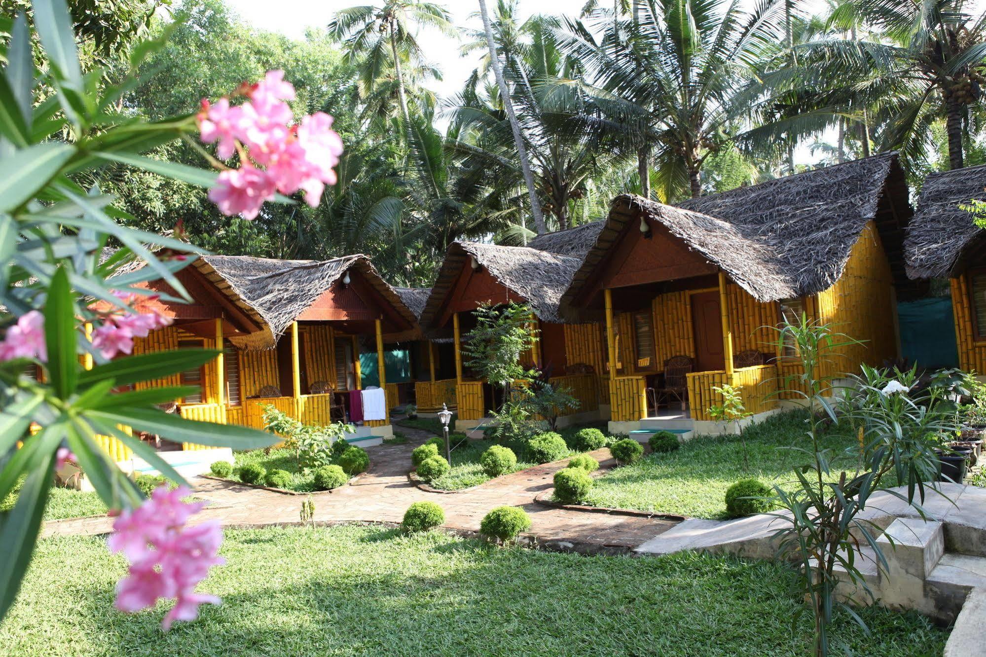 Savithri Inn Bamboo Cottages & Resorts Varkala Bagian luar foto