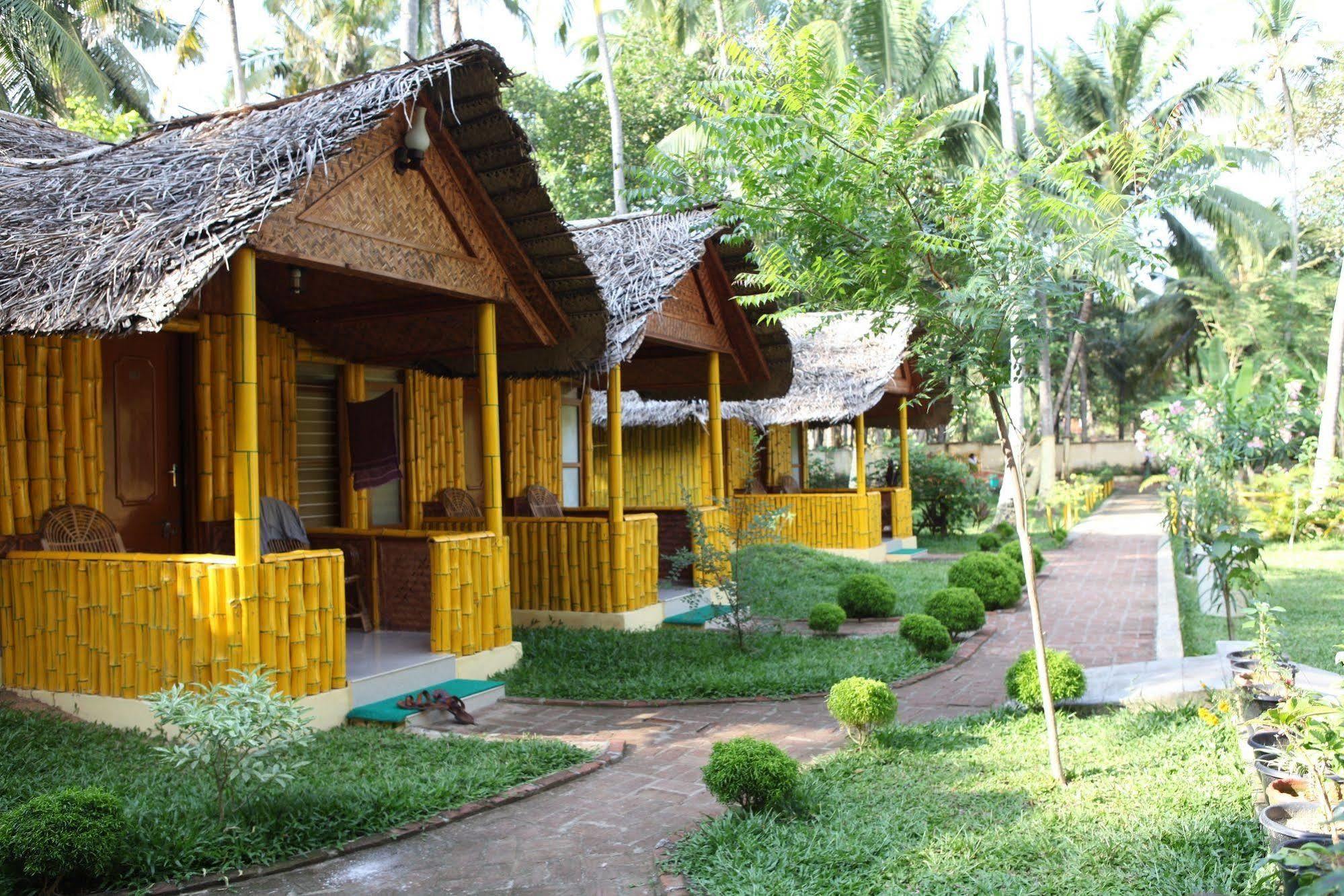 Savithri Inn Bamboo Cottages & Resorts Varkala Bagian luar foto