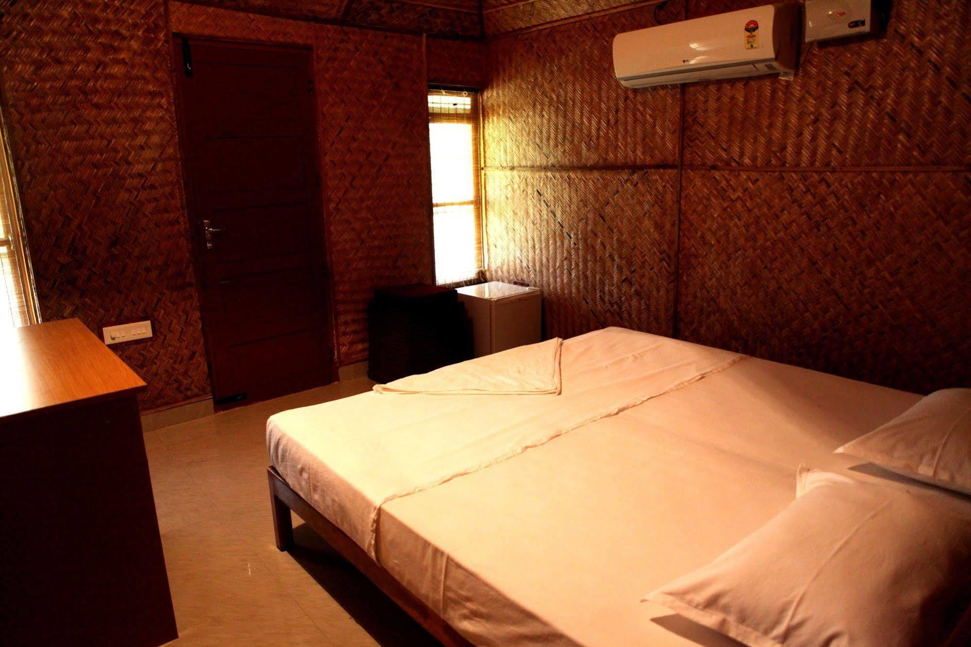 Savithri Inn Bamboo Cottages & Resorts Varkala Bagian luar foto