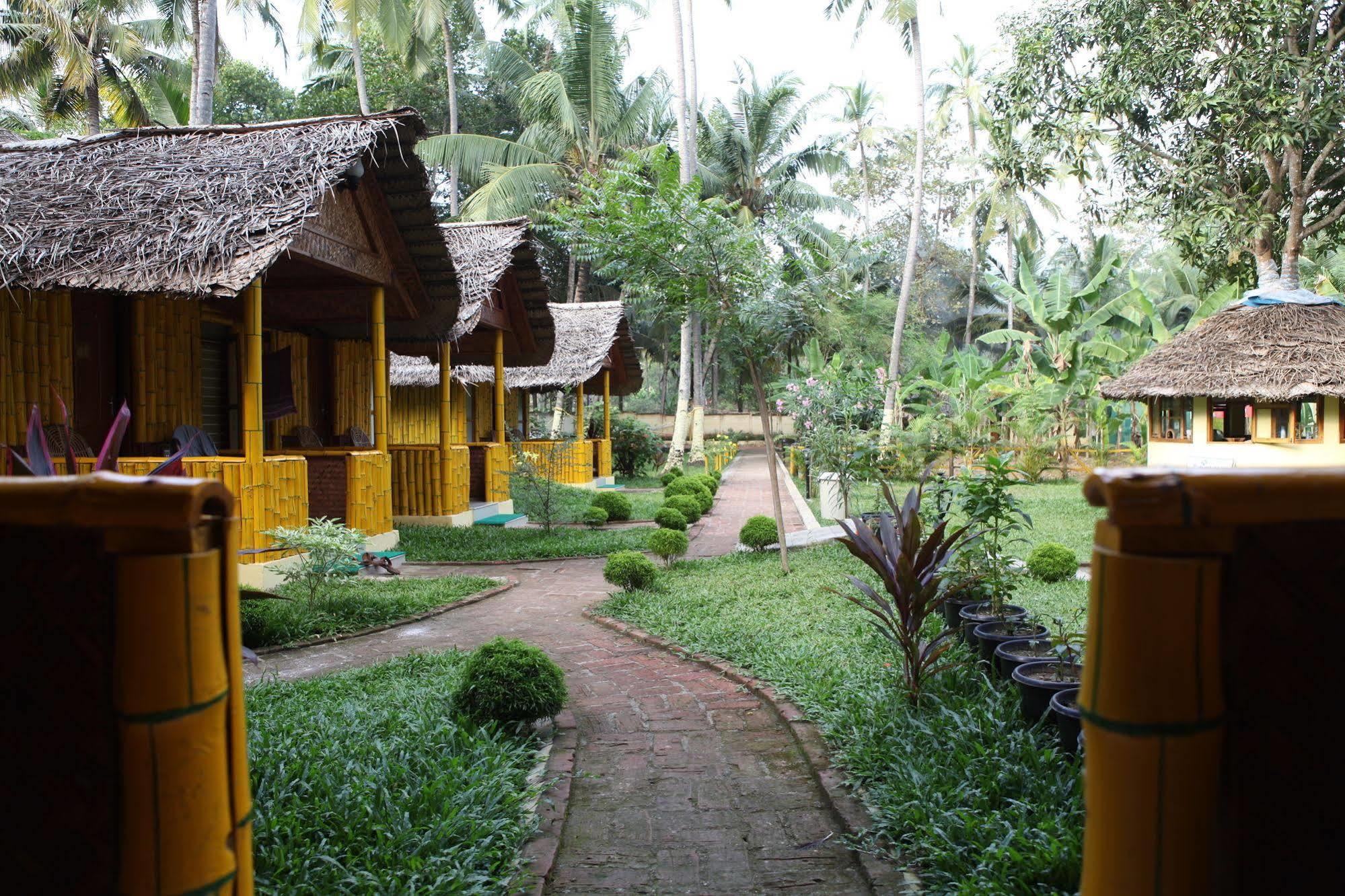 Savithri Inn Bamboo Cottages & Resorts Varkala Bagian luar foto